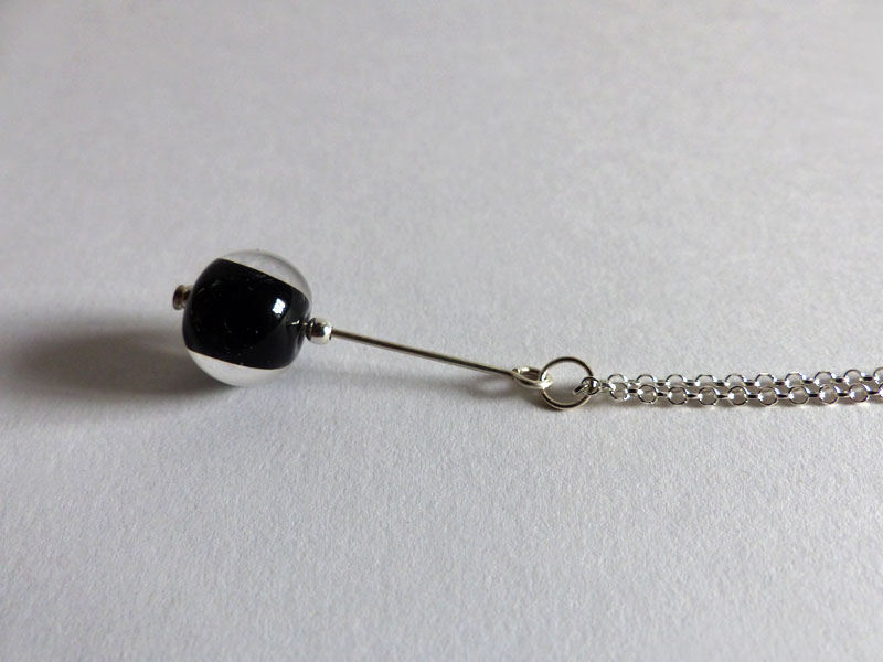 marie tellier_collier tige perle noire et transparente marie tellier_collier tige perle noire et transparente